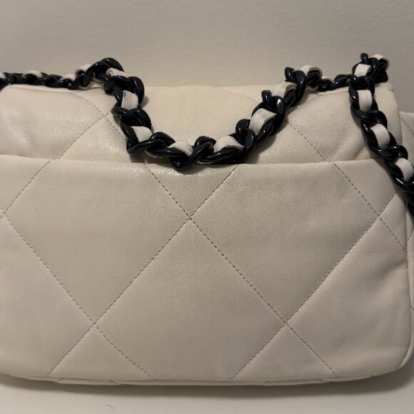 Chanel 19' Small - White Lambskin Leather - Picture 3 of 6